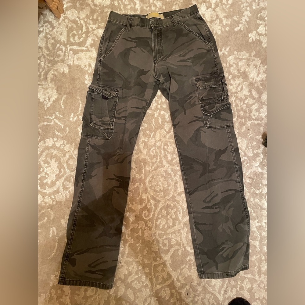 Men’s Wrangler Grey Camo Pants Good Used Condition Size 29x31